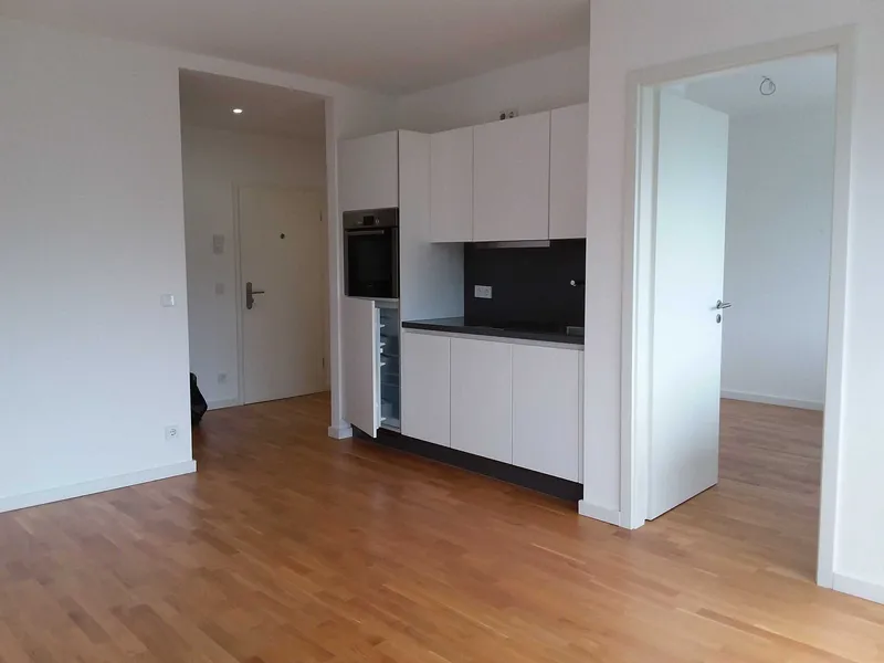 Moderne, lichtdurchflutete 2,5-Zimmer-Wohnung mit großem Balkon und Blick ins Grüne — photo 1